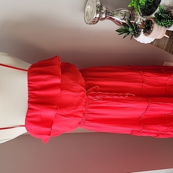 Trixxi - Gorgeous Pinky-Red Dress with Flouncy Tier - Picture 3 of 11